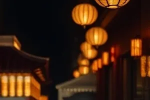 《回声隧道》封面，隧道内壁灯光拖出的长条光轨
